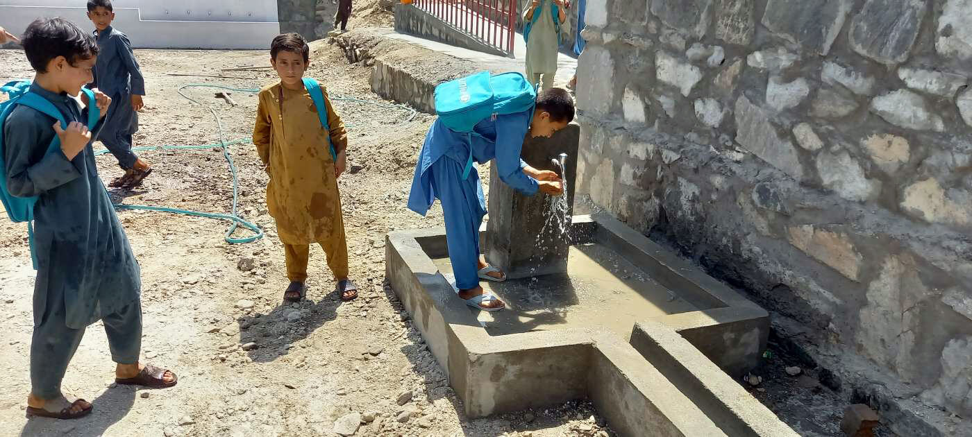 Students drink from the new water supply system.