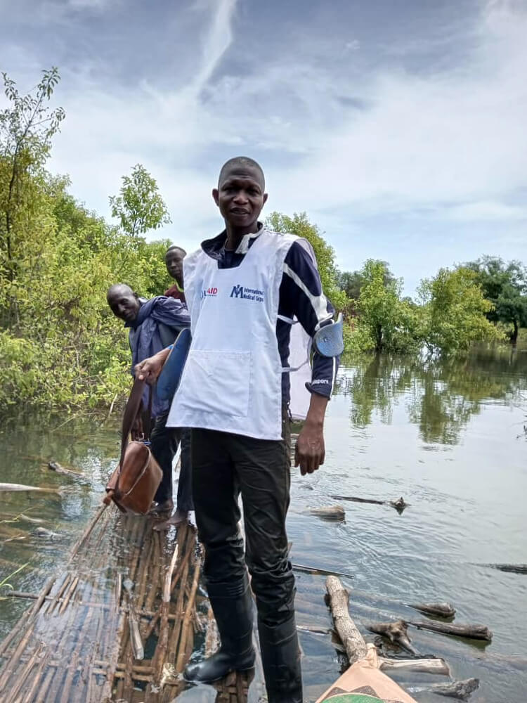 CAR_image_2023_02_23T13_13_53_897Z In Birao, an International Medical Corps nurse and two local community members brave flooded roads using a hand-made raft to reach neighboring communities severely affected by the recent floods.
