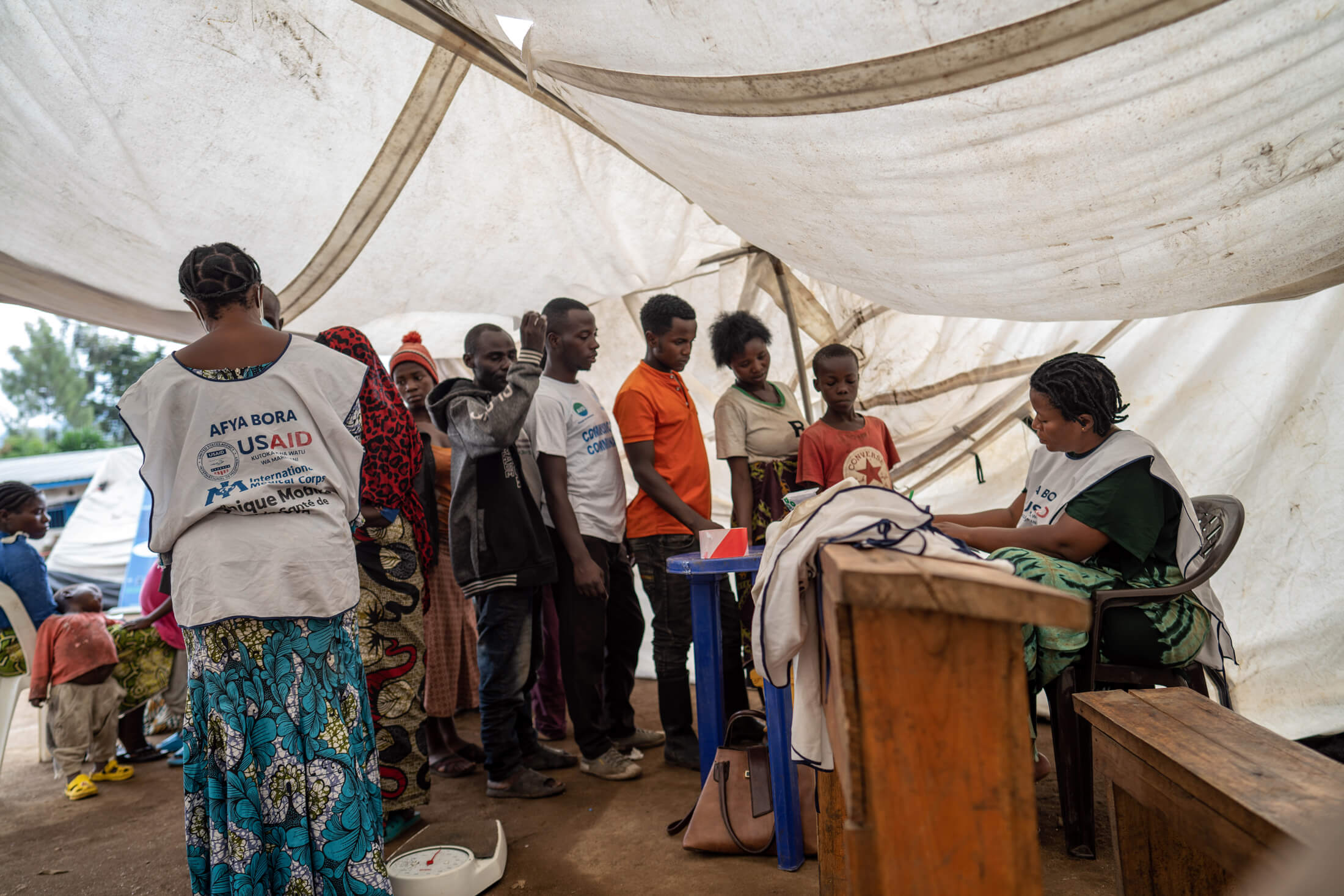 Cibalonza Rachelle, a CHW with International Medical Corps, receives IDPs and host community members for medical consultations at our MMU at the Matendo site near Minova.