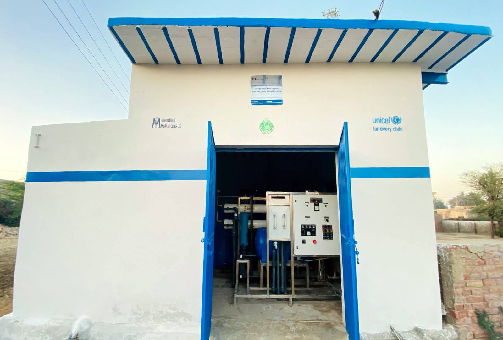 PAK48564246-c364-44e8-9a1b-d1969b7ebdc6 The rehabilitated RO plant provides clean, safe water to Rindo Khan Laghari village 24 hours per day.