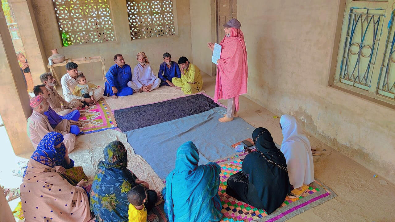 PAK_16023a04-6987-47ed-869a-c921d9c2047c An International Medical Corps WASH team member meets with the water management committee in Rindo Khan Laghari village.
