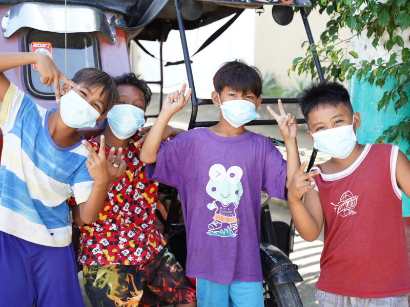Our teams handed out hygiene kits to help prevent the spread of COVID-19 in the community of Angono in the Rizal province, in the Philippines.