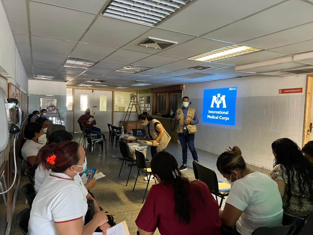 International Medical Corps staff members train staff at Arnoldo Gabladón Hospital.