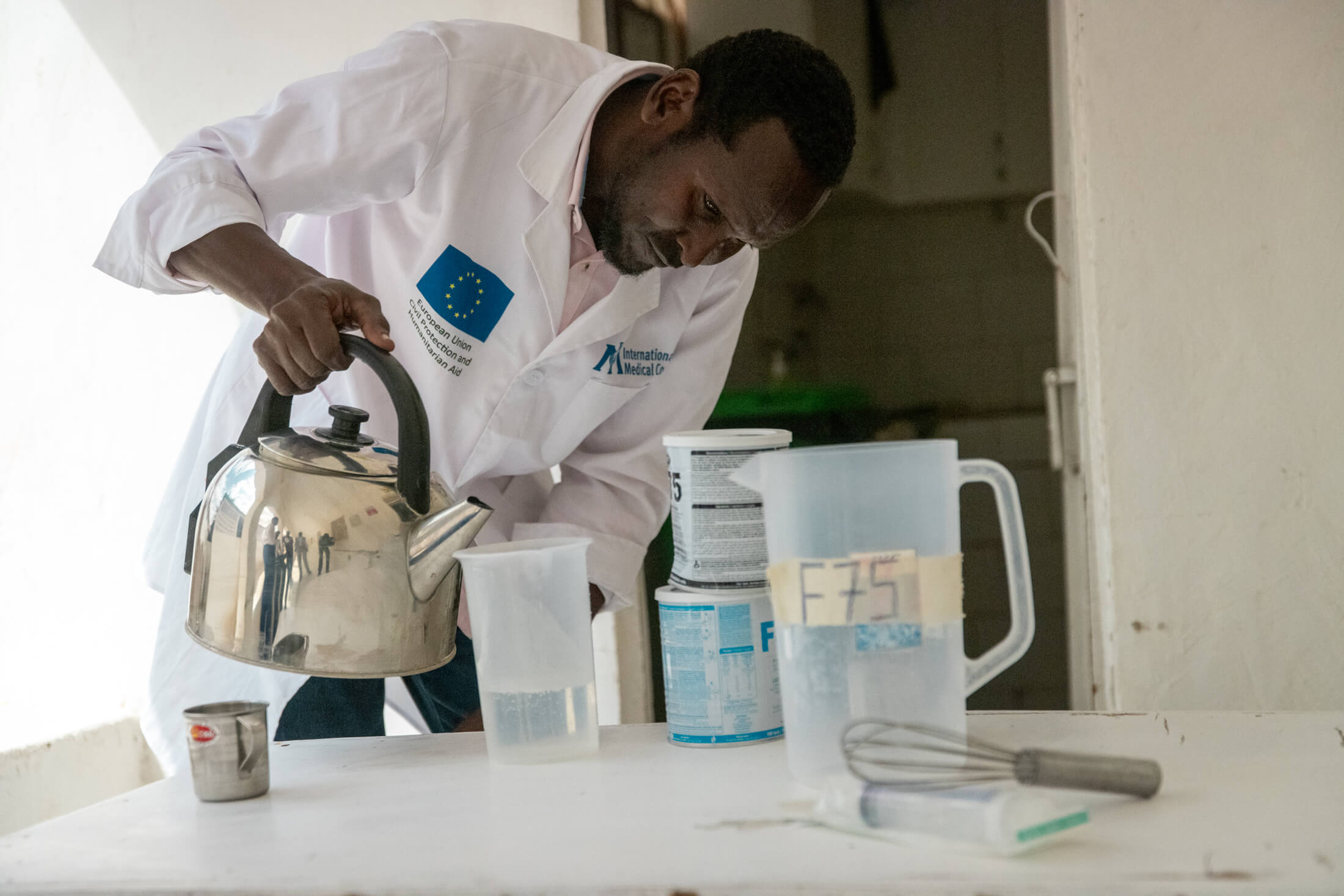SOM_A-nurse-preparing-milk-at-the-stabilization-center-in-GAS-hospital.-Photo-IMCElphas-Ngugi One of our nurses prepares milk for infants at the stabilization center.