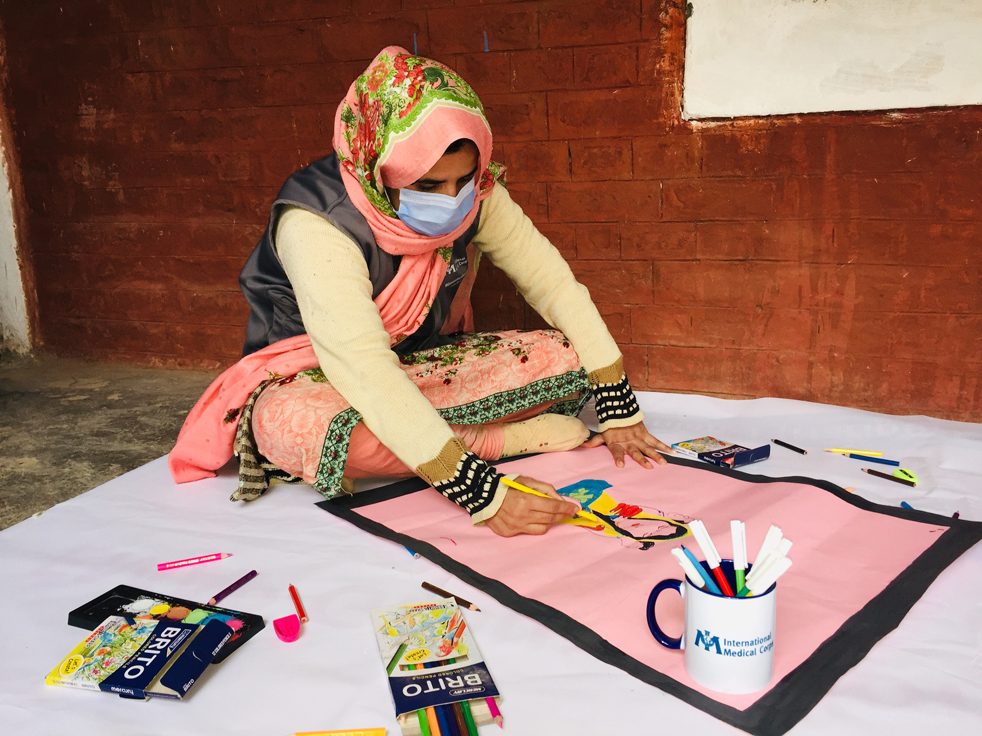 SSYIR2020_Community-members-while-doing-painting A community member in Khyber Pakhtunkhwa province participates in an art activity during the 16 Days campaign.