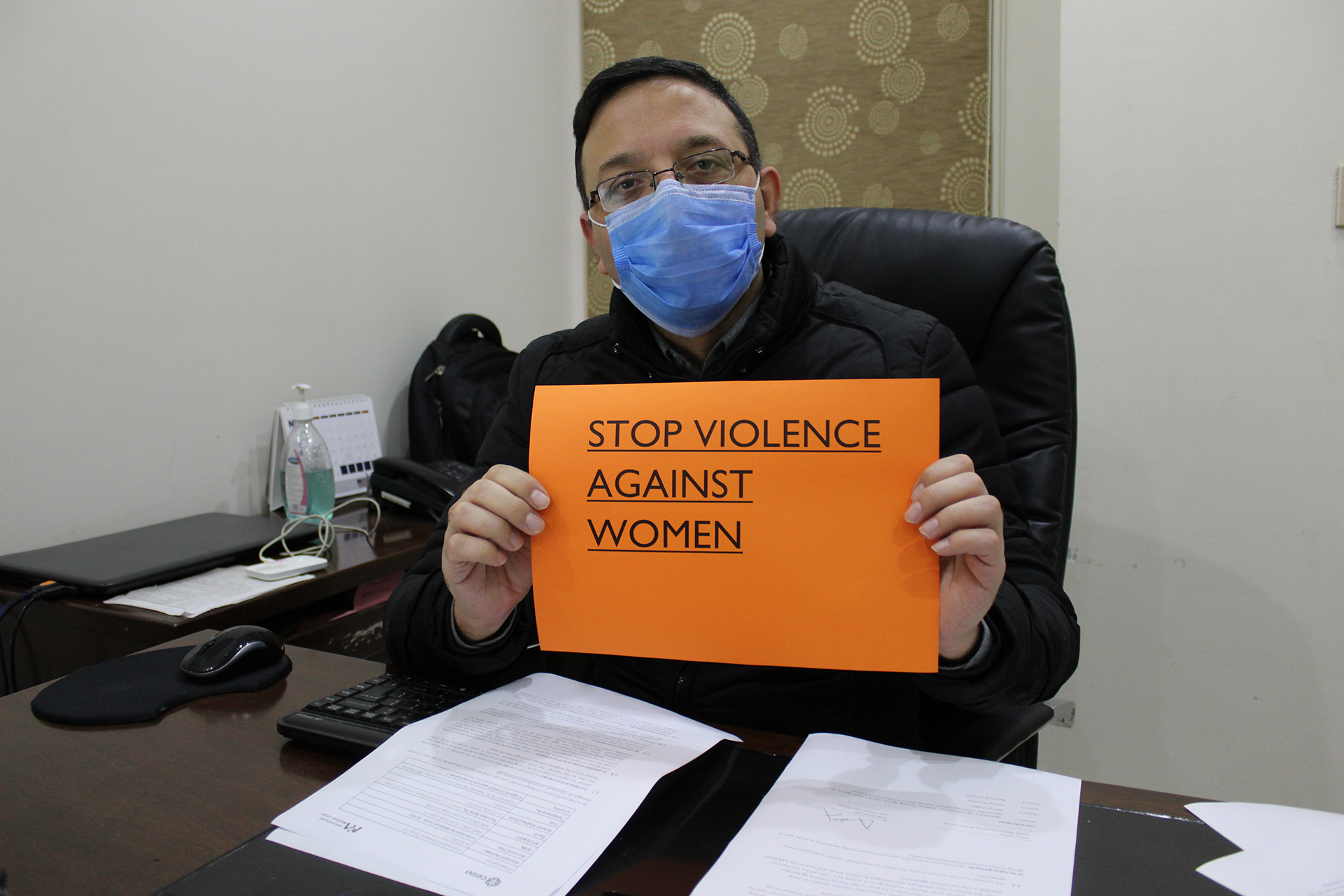 SSYIR2020_country-director-stands-against-gbv International Medical Corps’ Country Director in Pakistan, Bakhtiar Ahmed, shows his support for the 16 Days campaign.