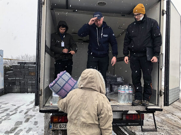 The Water, Sanitation and Hygiene team provides blankets to an 80-year-old woman in Topolyne, a village in Kherson oblast.