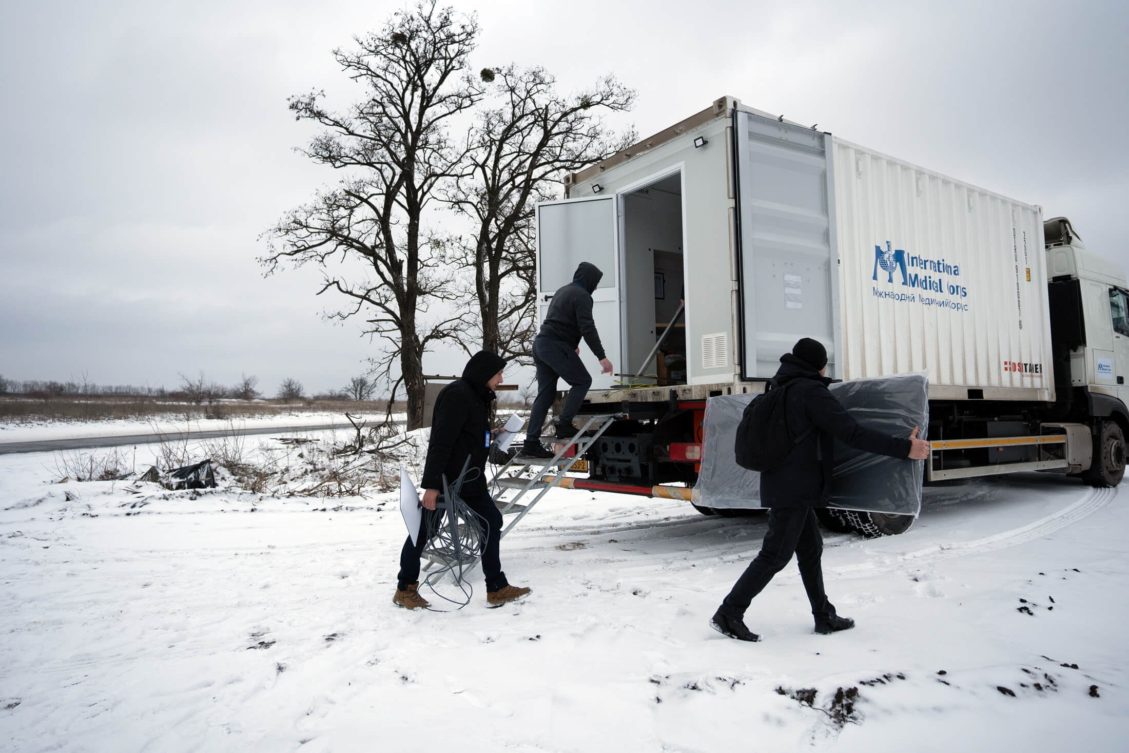 UKR_MIH02163 Access to timely medical care and essential services can be challenging for villages near Izium, Ukraine. That’s why our team members operate a MMU that ventures into remote areas in conjunction with a van that safely shuttles medical professionals and local community members to and from the MMU.