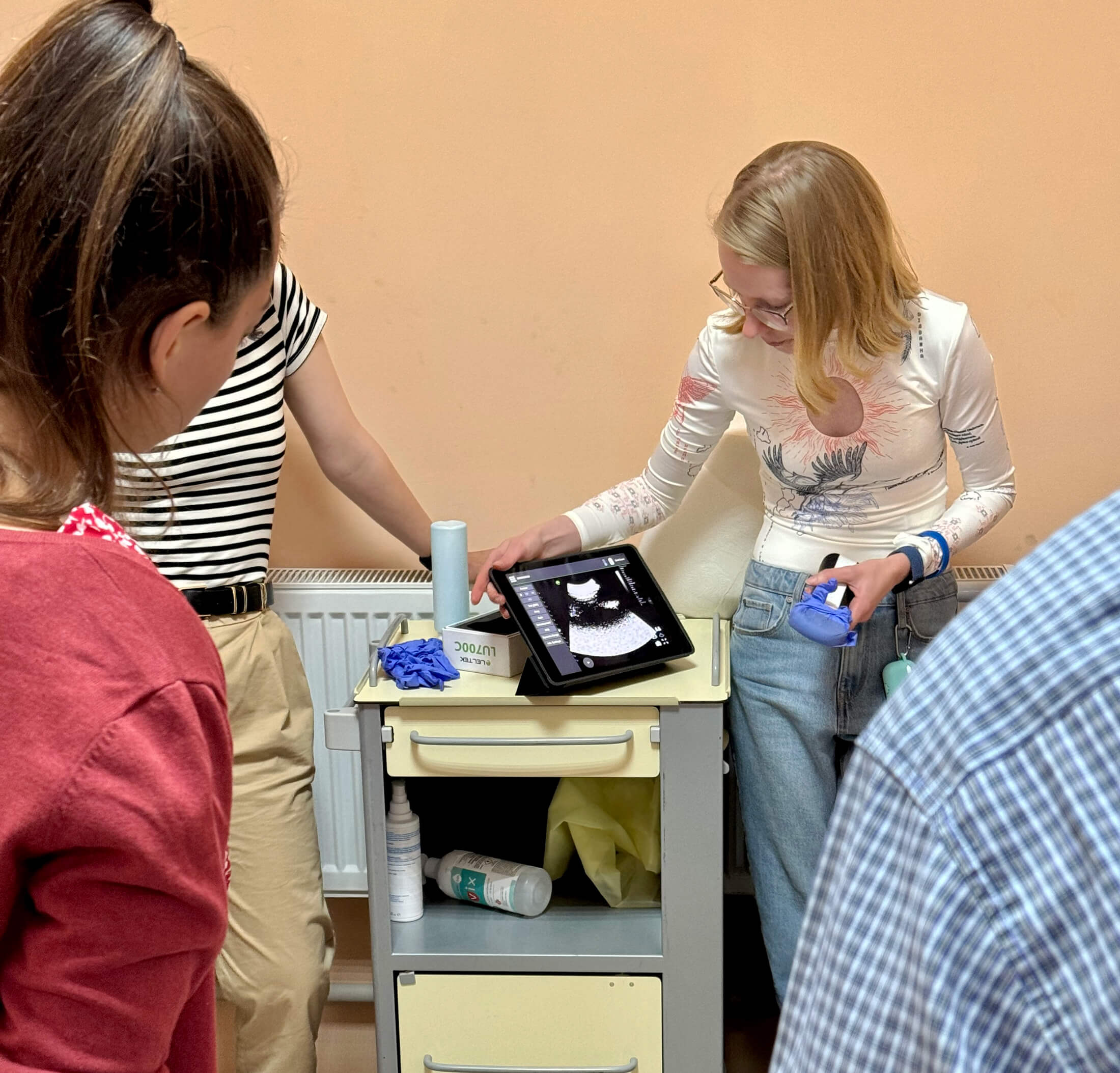 UKR_POCUS-Photo-1 Healthcare workers receive point-of-care ultrasound training at the Bashtanka Multidisciplinary Regional Hospital in Mykolaivska oblast.