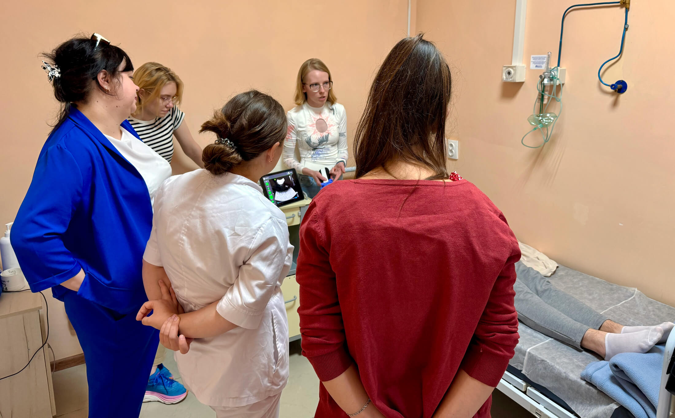 UKR_POCUS-Photo-2. Healthcare workers receive point-of-care ultrasound training at the Bashtanka Multidisciplinary Regional Hospital in Mykolaivska oblast.