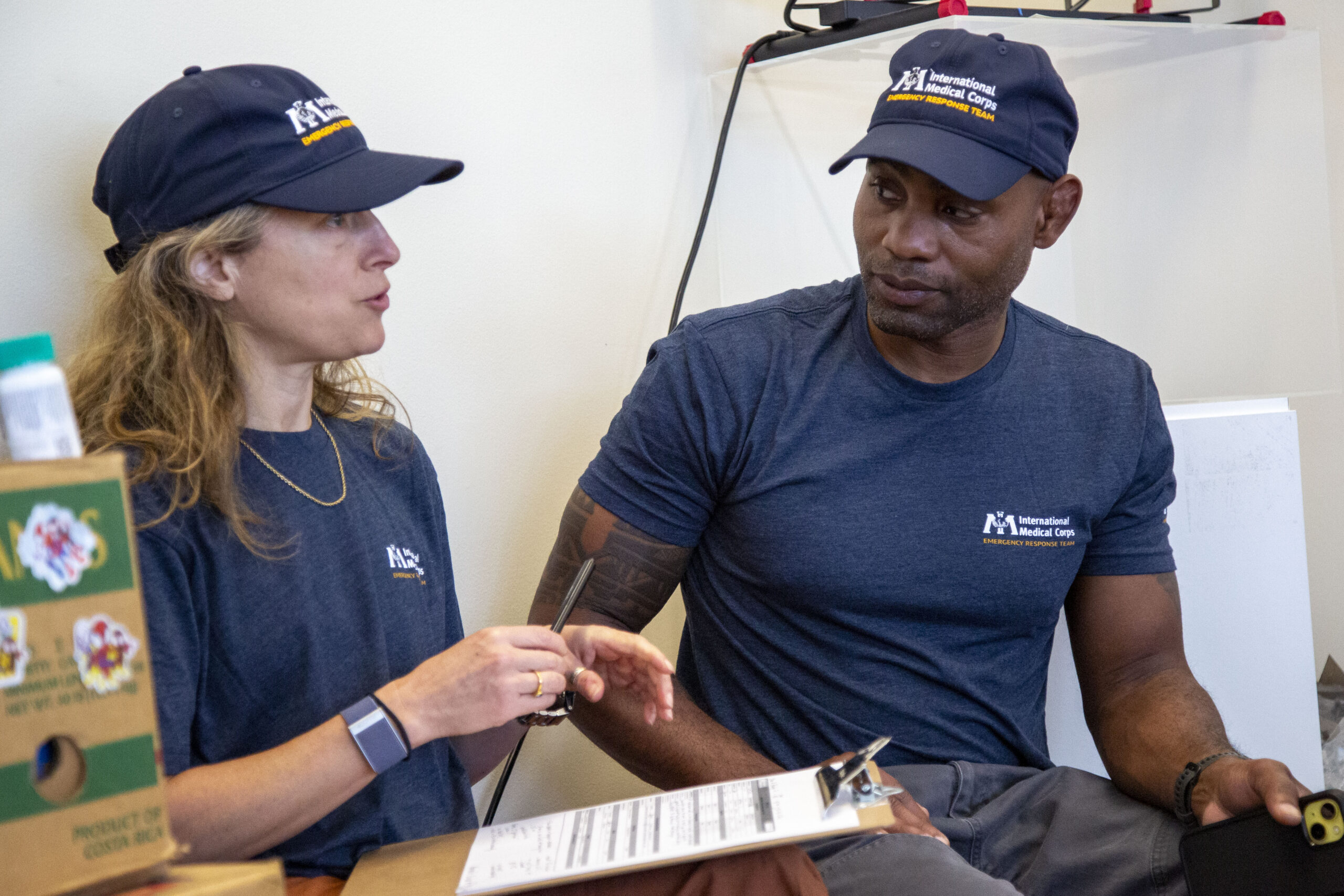 Dr. Erika Czerwinski and Curtis Barnes discuss behavioral health treatment at a shelter.