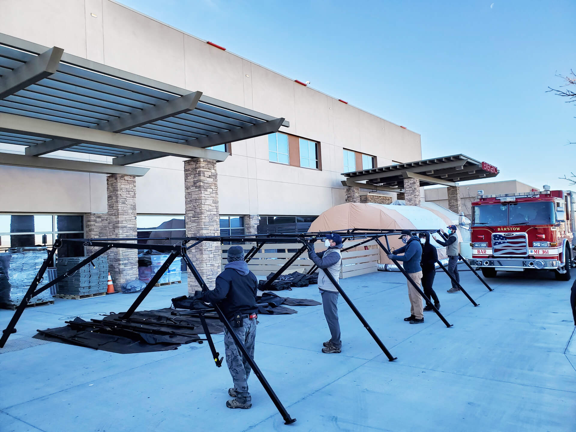USA_Barstow_Ronny-Elfassy---20210106_094831 We've deployed additional resources to support facilities in Southern California. On January 6, we deployed a team to set up an emergency medical field unit at Barstow Community Hospital — a facility that was operating at nearly twice its capacity because of the virus.