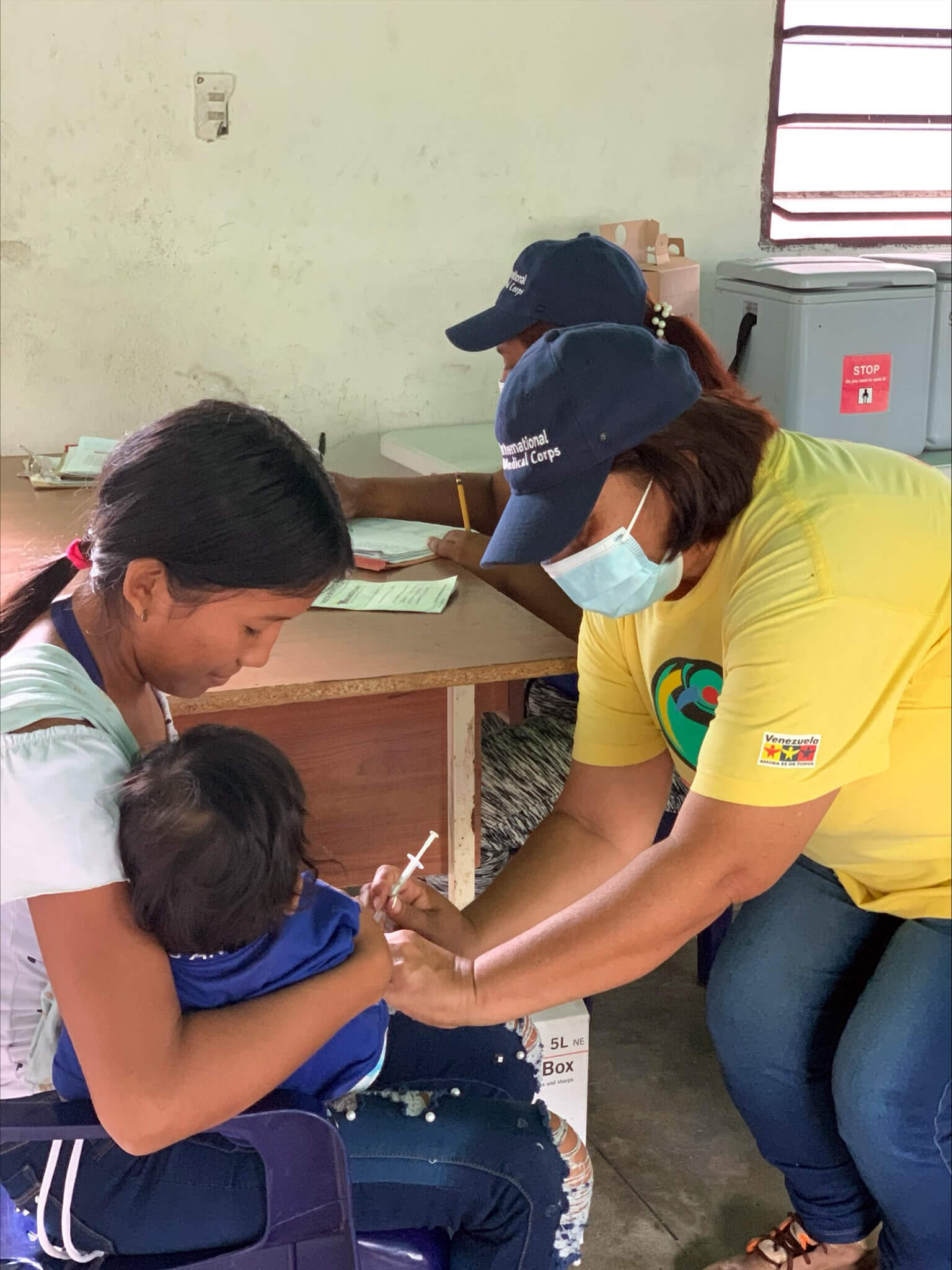 VEN_C2EB9B43-3B3E-4637-969E-5AB8573FE787 Ana Cornieles, who is from the Ministry of Health’s Indigenous Department and part of the MMU team, administers an injection to a child during a deployment to Camurica.