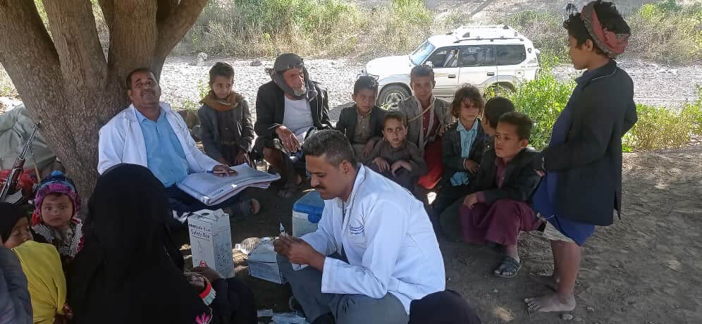 YEM_18-dec,2023- Members of our staff get ready to vaccinate a group of children in Yemen.