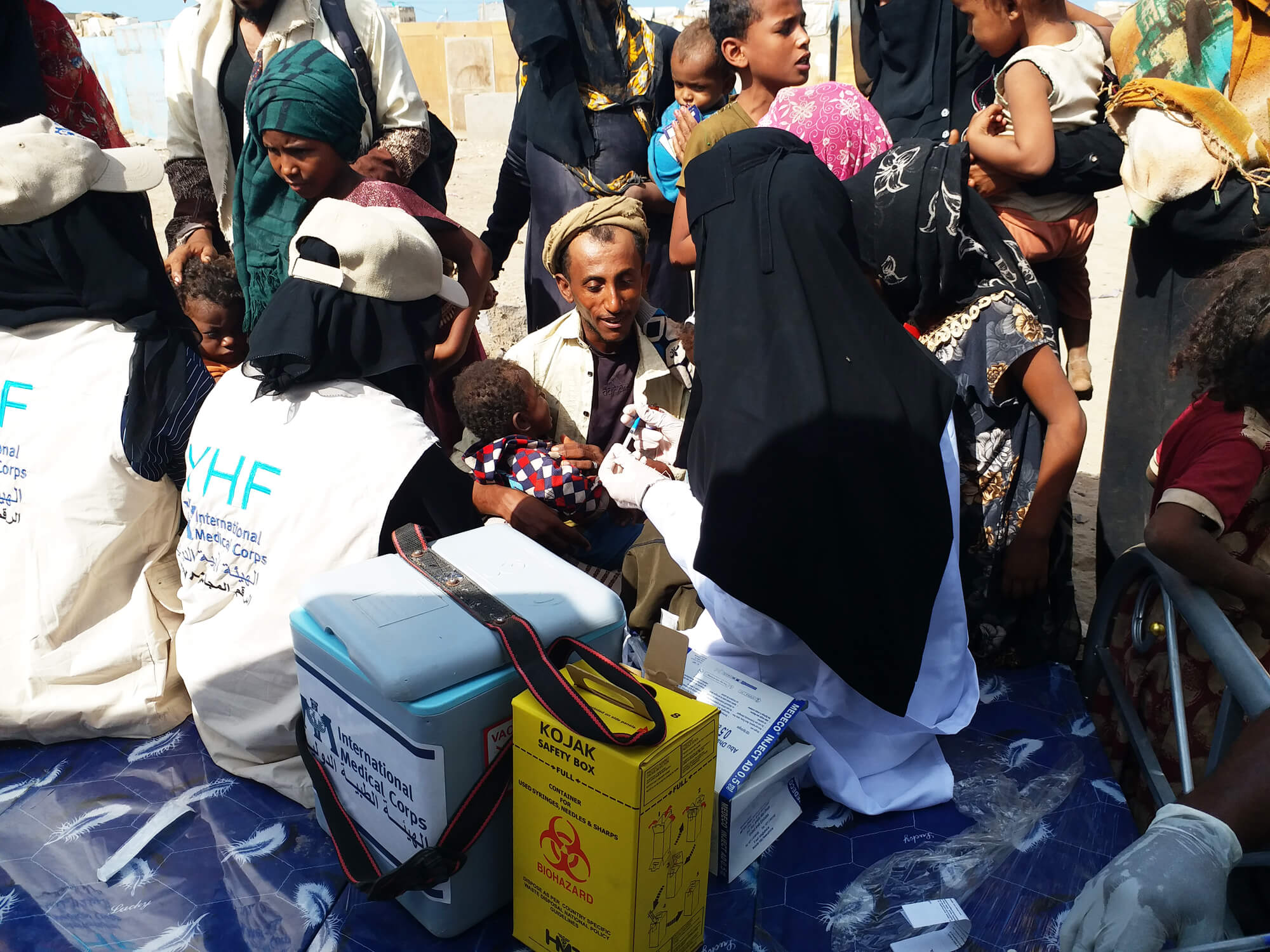 An International Medical Corps mobile medical team provides vaccinations against measles to residents of the Shathiley displacement camp, in the Al Mukha district of Taizz governorate in southwestern Yemen. The families were forced to flee fighting in their home areas elsewhere in the region. We recruit and train residents of these communities as health volunteers who explain to their neighbors the benefits of good public health, including the importance of immunization.