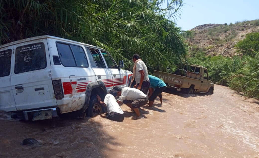 When the Community Response Team’s vehicle became stuck in the floodwaters while trying to reach isolated villages, local people helped the health workers tow it out.